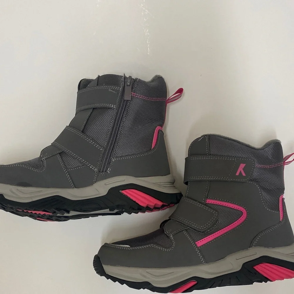 Komforme Kid’s Gray and Pink Girl’s Snow Boots size 4